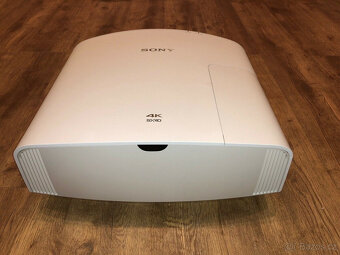 Sony VPL-VW260ES, bílý, 4K SXRD projektor pro domácí kino, 1 - 7