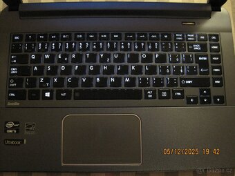 Toshiba Satellite U940-10F - 7