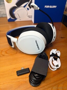 Herní bezdrátová sluchátka SteelSeries Arctis 7P+ White. - 7