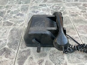 starý telefon na kličku - 7