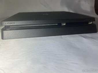 PlayStation 4 + 2 ovladače - 7