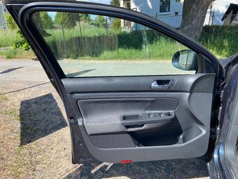 VW Golf 1.9 TDi 77kW Model BEZ DPF,AC - 7