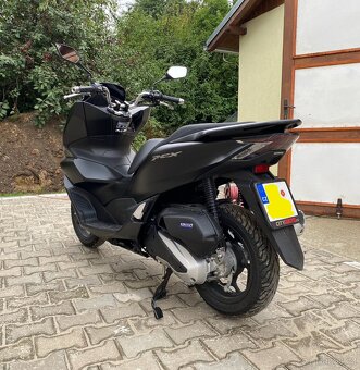 Skútr Honda PCX 125 rv. 2024 JAKO NOVÝ - 7