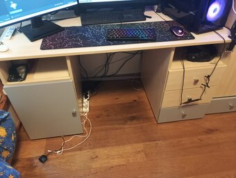 Šatní skříň s nástavcem a psací stůl - 7