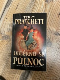 Knihy Terry Pratchett a několik komiksů - 7