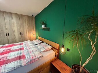 Slunný moderní byt 3+kk s vlastním parkováním a zahradou. - 7