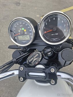 Moto Guzzi V7 Special - 7