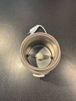 Pákový kávovar DeLonghi s mlýnkem na kávu - 7