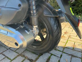 Kawasaki j300 skutr scooter. Moto 2016 - 7