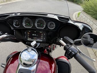 Harley Davidson FLHTK 1745ccm rv:2017/10 havarovane - 7