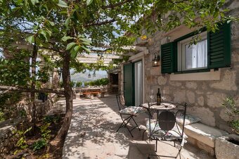 Apartmánový dům na prodej Omiš | 70 m od pláže | 7 apartmánů - 7