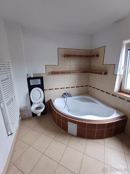 Rodinný dům 230m2, garáž, výřivka, krytý bazén, pára - 7
