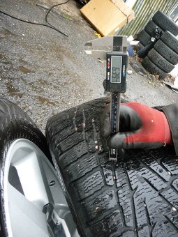 Originální kola CHEVROLET po renovaci ZIMNÍ PNEU 275/60/20 - 7