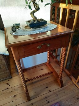 Pohovka, konferenční stolky, taburet - 7