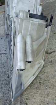 Přední světla a úchyty Octavia 2 - 7