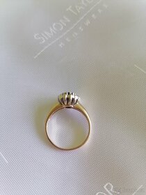 Zlatý luxusní prsten s diamanty a safírem - 7