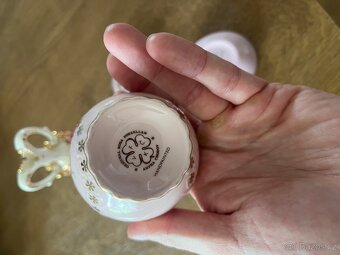 Sada dekorativních růžových porcelánových mini váziček a dóz - 7
