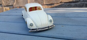 Volkswagen Beetle stará hračka - 7