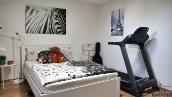 Prodej rodinného domu 5+kk  s garáží, bazénem a zimní zahrad - 7