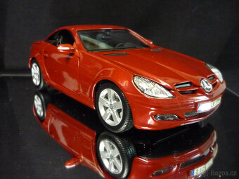 Mercedes Benz SLK Maisto 1/18 - 7