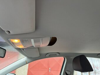 Volkswagen Jetta 1.9 TDi (77kW). - 7