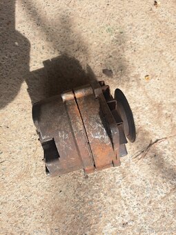 Pistnice, kanystr, alternator - 7