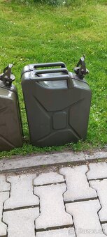 PLECHOVÝ KANYSTR 20 L - 7
