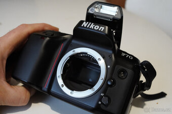 Kinofilmový fotoaparát Nikon F70 - 7