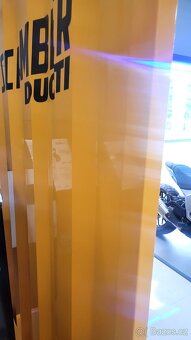 Kovová stěna a podstavec na motocykl Ducati Scrambler - 7