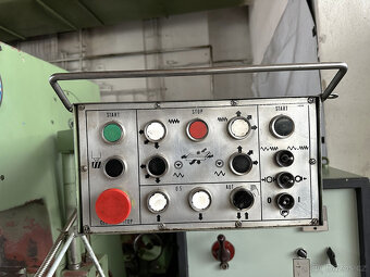 Frézka svislá konzolová FVE 20 - 7