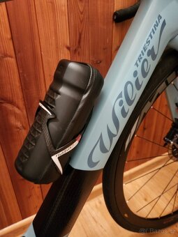 Prodám e-bike Wilier Cento1 Hybrid Ultegra 2022 modré/černé - 7