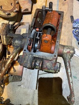 Víko hydrauliky Zetor 3011 - 7