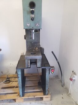 Prodám hydraulický lis PYE 3.153 - 7