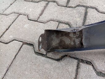 Prodám levy přední blatník na VW golf 5, variant, combi. - 7