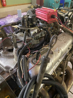Ford 302 motor EFI V8 + převodovka C4 kompletní s příslušens - 7