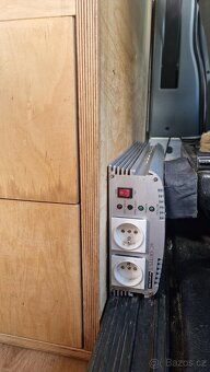 FORD TRANSIT TOURNEO - Spolehlivý společník na cesty s vesta - 7