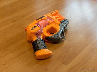 Velká sada 7 zbraní a příslušenství Nerf - 7