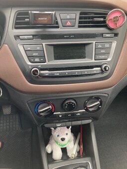 Hyundai i20 55kW, benzín, manuál, r.v. 2018 - 7