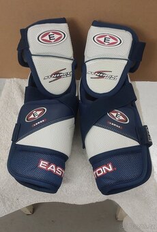 Hokejové brusle, chrániče, kalhoty, rukavice - 7