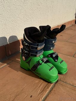 Dětské lyže a přezkáče Atomic
 - 7