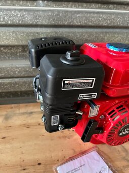 4taktní benzínový motor o výkonu 7,5 HP - 7