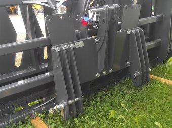 Silážní vidle s hydraulickým posuvem na traktor - třetí bod - 7