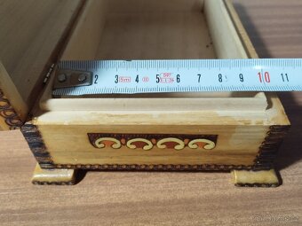 Dřevěná šperkovnice + bižuterie - 7