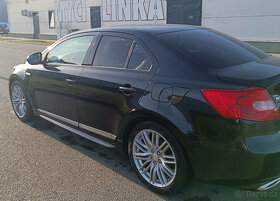 Prodám Suzuki Kizashi 2.4 benzín manuál - 7