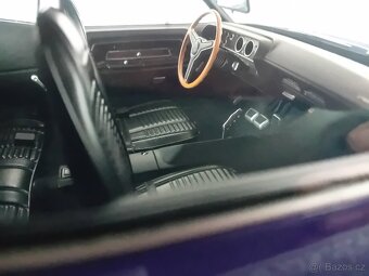 Dodge Challenger R/T a Ford Mustang 1:12 Ottomobile - 7