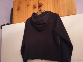 Černá basic mikina (Sinsay) na zip s kapucí - 7