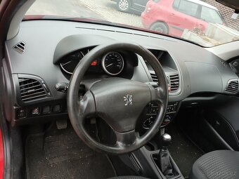 Peugeot 206 + 1.2 - 7