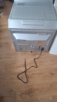 Trouba, plynový sporák, deska, dřez, myčka. - 7