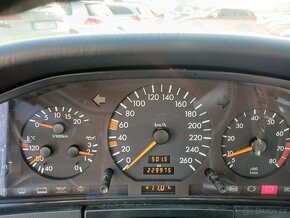 MERCEDES-BENZ 300 SE - 7