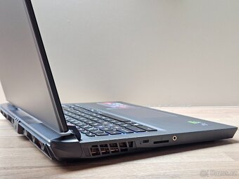 17" 2K_MSI VECTOR 17 HX_i9-14900HX_32GB_2TB_RTX 4090 16GB - 7